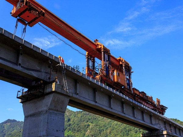 青海西宁龙门吊租赁起重行业里的领班人物