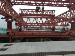 <b>河北唐山架桥机厂家 220吨架桥机租金报价</b>