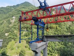运三项目SH-JQJ200t-40m架桥机施工现场