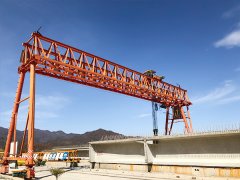 <b>福建漳州龙门吊公司探讨龙门吊减速机漏油的原</b>