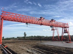 <b>花架龙门吊在狭窄空间里如何灵活运用</b>