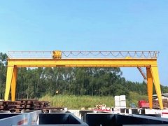 <b>不同行业龙门吊安全标准差异对设计影响</b>