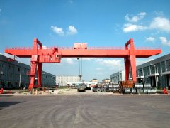 <b>不同类型的龙门吊在性能上有何差异</b>