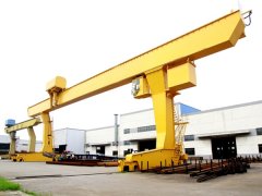 <b>L型龙门吊吊运钢材时需注意什么问题</b>