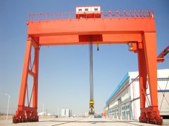 <b>广东东莞90吨龙门吊在钢铁企业如何应对高温重载工况</b>