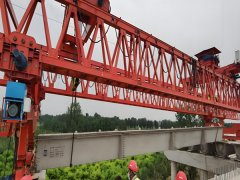 <b>湖北十堰40米箱梁适配单导梁架桥机要参考哪些核心参数</b>