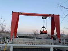 <b>湖北孝感抓斗龙门吊砂石料场选型要注意什么</b>